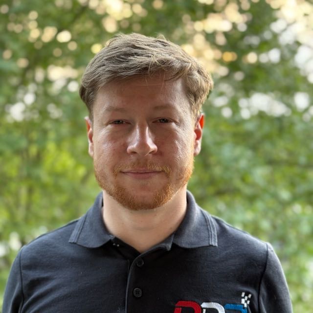 Jesse Hulswit in his Dutch Drone Racing polo shirt.